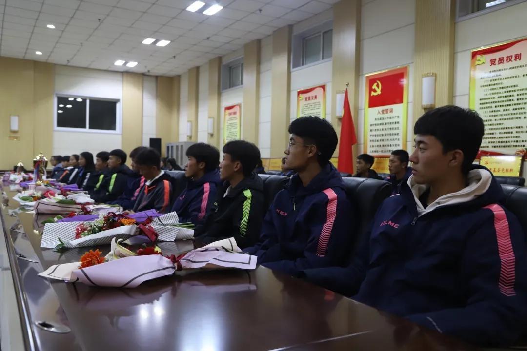 山西孝义中学足球队开幕式,孝义中学足球队全国赛事中夺冠
