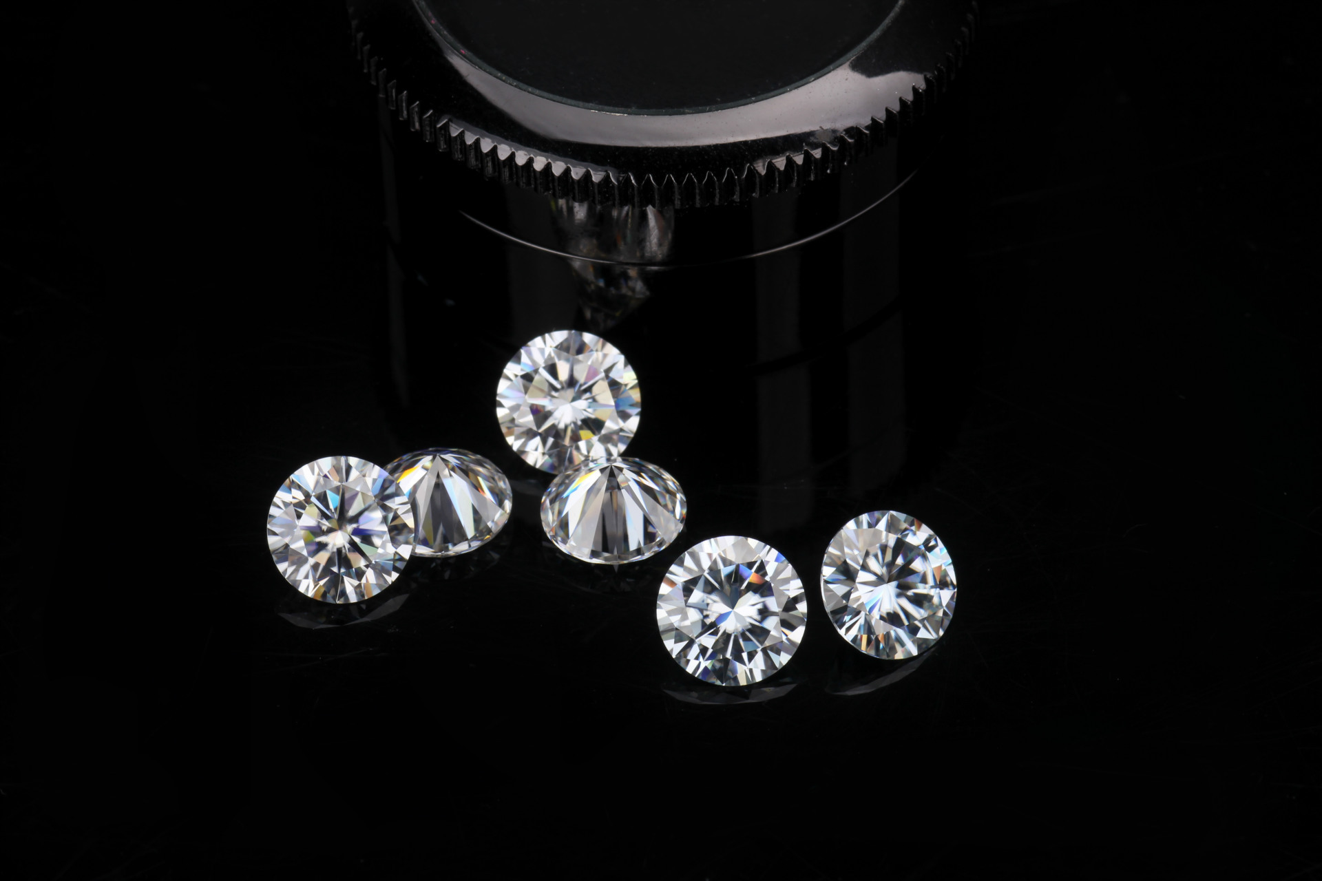 打破钻石,人工钻石和天然钻石价格差距