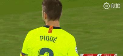 巴萨球员看苏醒砸电视反应,巴萨球迷怒砸电视gif