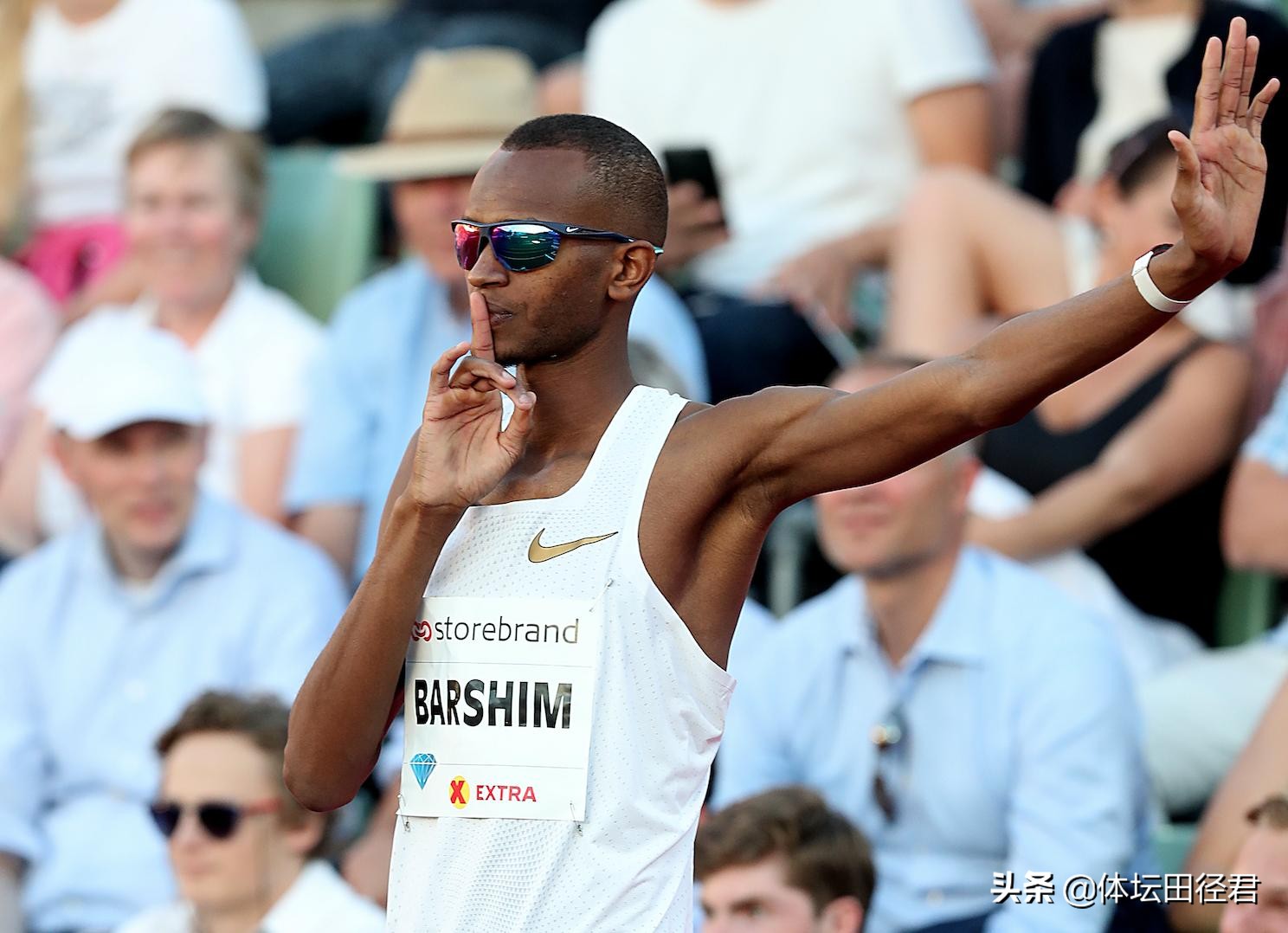 他又一次刷新了全国的跳高纪录,打破世界跳高纪录的中国第一人