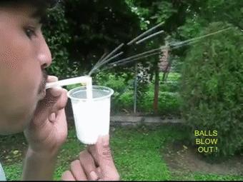 穷人的乐高什么样？印度大佬用垃圾做的玩具，火了