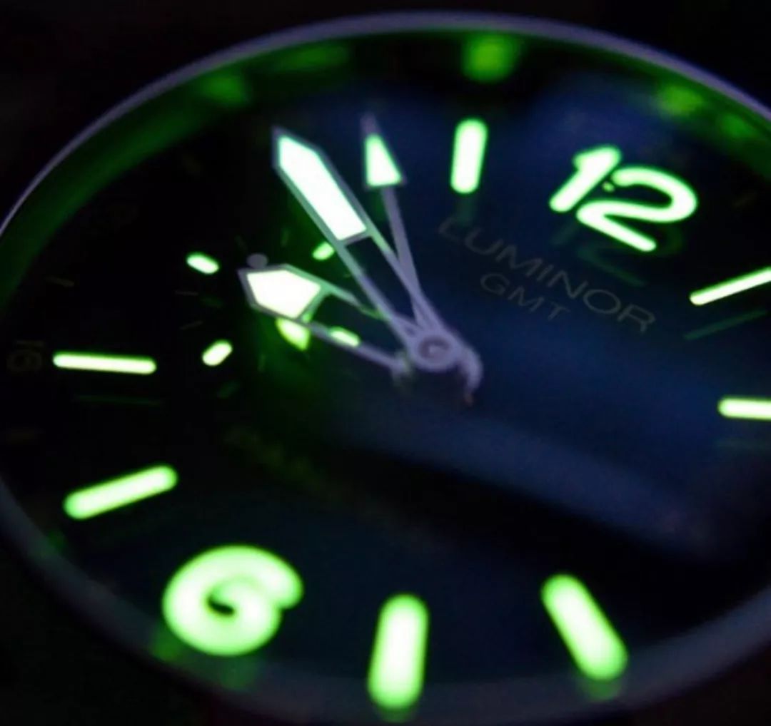 夜光最好的手表,手表夜光灯什么颜色好