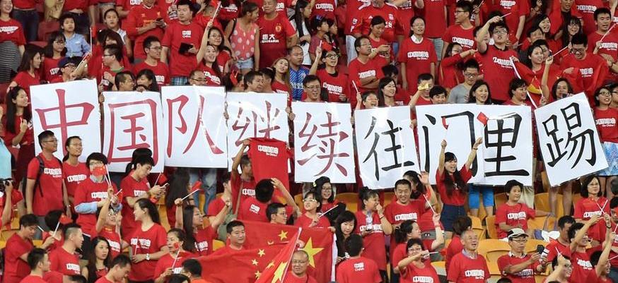 散步帝躲球哥,国足散步帝