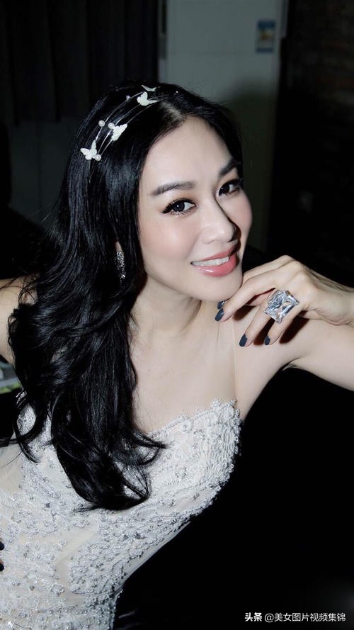 钟丽缇写真,钟丽缇晒雪地写真