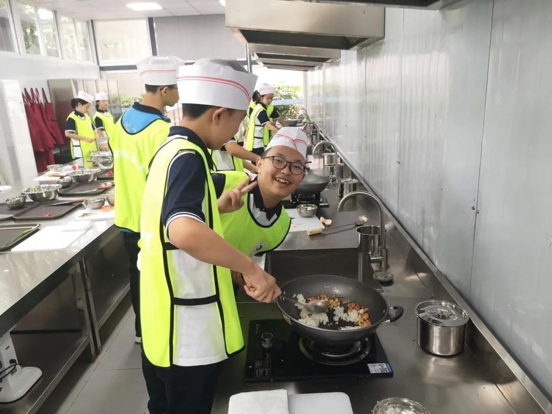 成都有哪些学校不上网课,成都校风差的学校