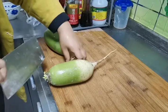 婆婆用了几十年腌制萝卜的配方，不晒不等，爽脆可口还开胃下饭