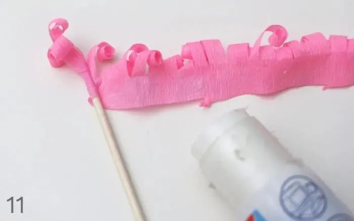 用手工纸做出来的花型装饰,软皱纹纸手工花