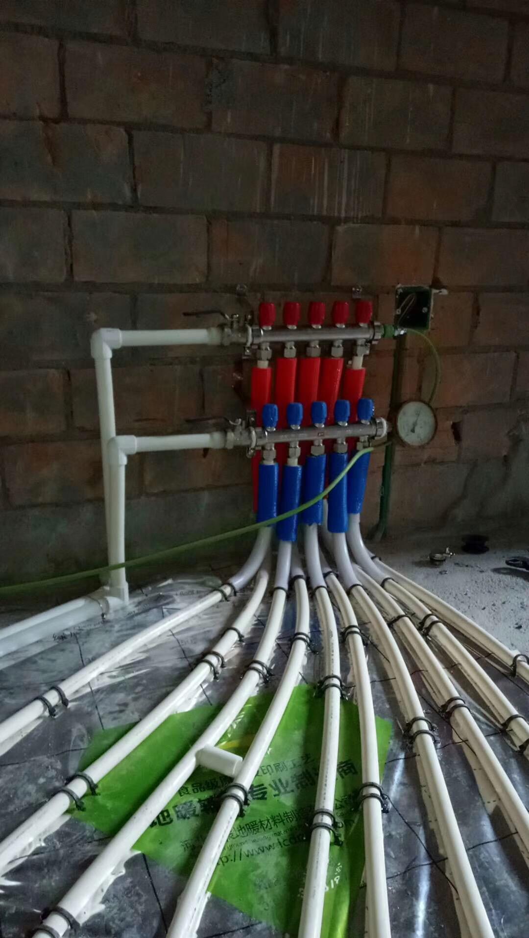 暖气片改地暖管铺设教程,装修重新铺地暖需要拆原地暖吗