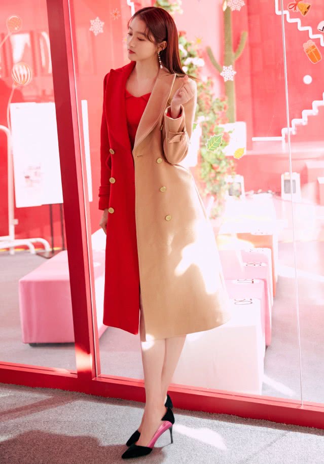 关晓彤高级感穿裙,关晓彤半身裙露脐