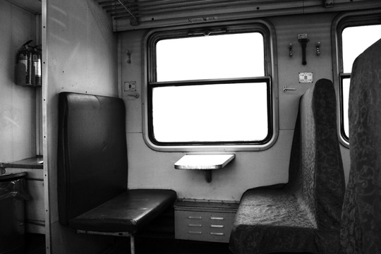 高铁中座调整靠背,高铁座椅靠背调整设计标准