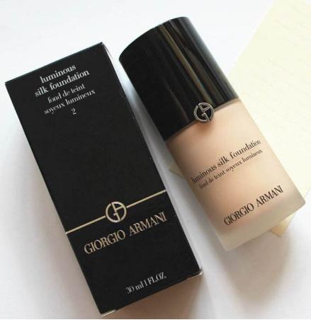 持妆久不暗沉的大牌粉底液测评,打造无瑕无纹奶油肌