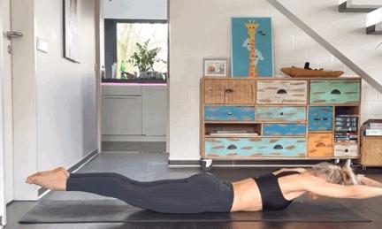 瑜伽柱瘦背的动作视频,瘦背瘦肩减脂操瑜伽