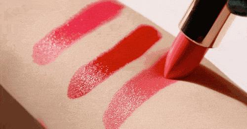 戚薇推荐的红色口红,最近戚薇晒出一款小金条口红