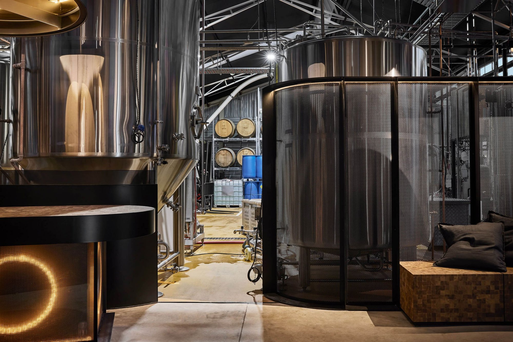 冷酷俊朗的工业风啤酒厂