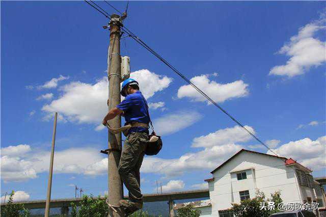 入行20年电信宽带师傅无奈感叹，上班命悬裤腰带，下班加班成常态