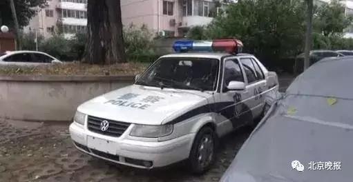 男子玩cosplay被抓,男子cos持枪上街被抓