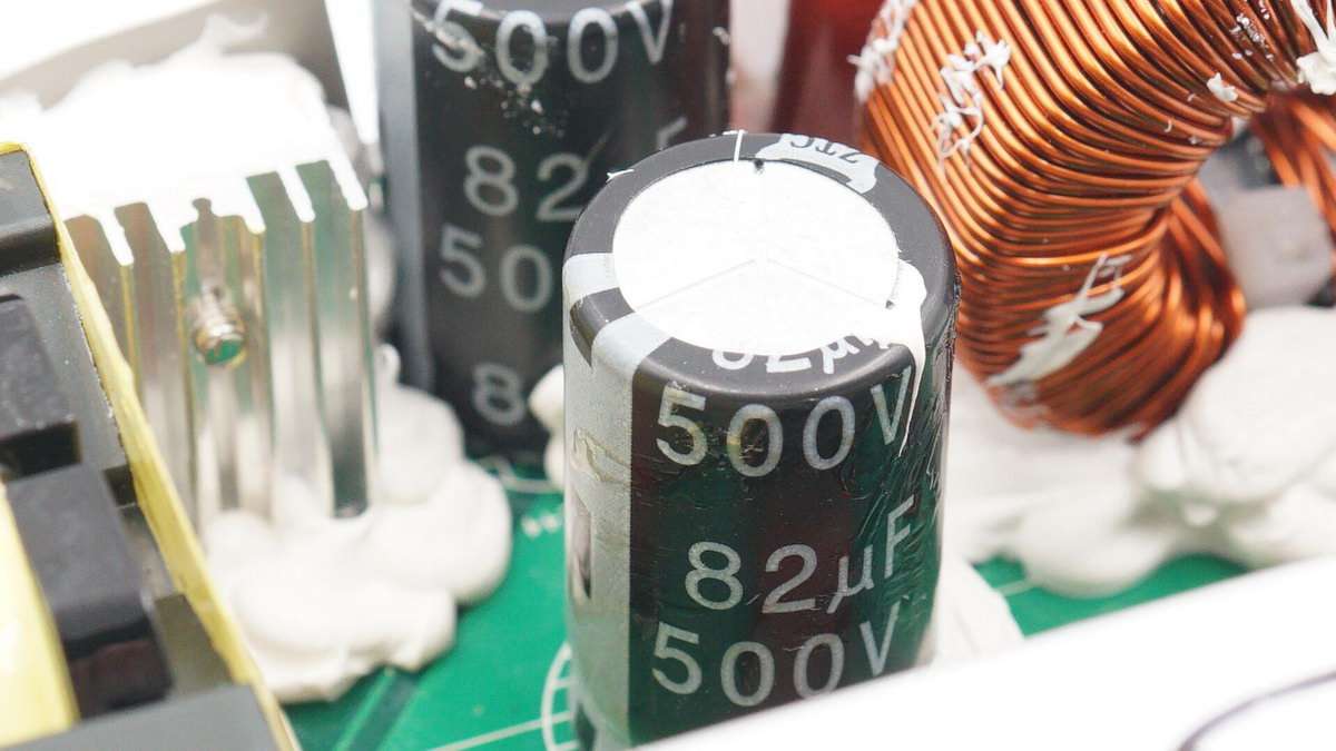 公牛便携式电源拆解,公牛1800w户外电源拆解