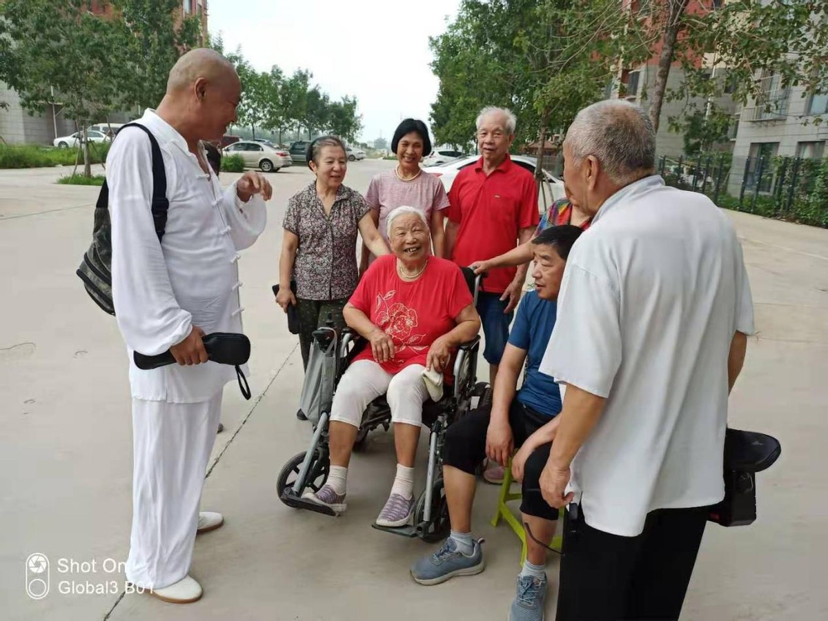 60岁以上人群接种工作措施,百岁老人接种加强针