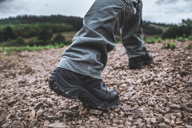 户外达人日常通勤穿的战术靴——体验BATESGX-4（E2266）战术靴