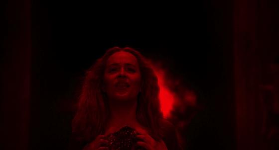 《五十度灰》女主新片，再次挑战大尺度