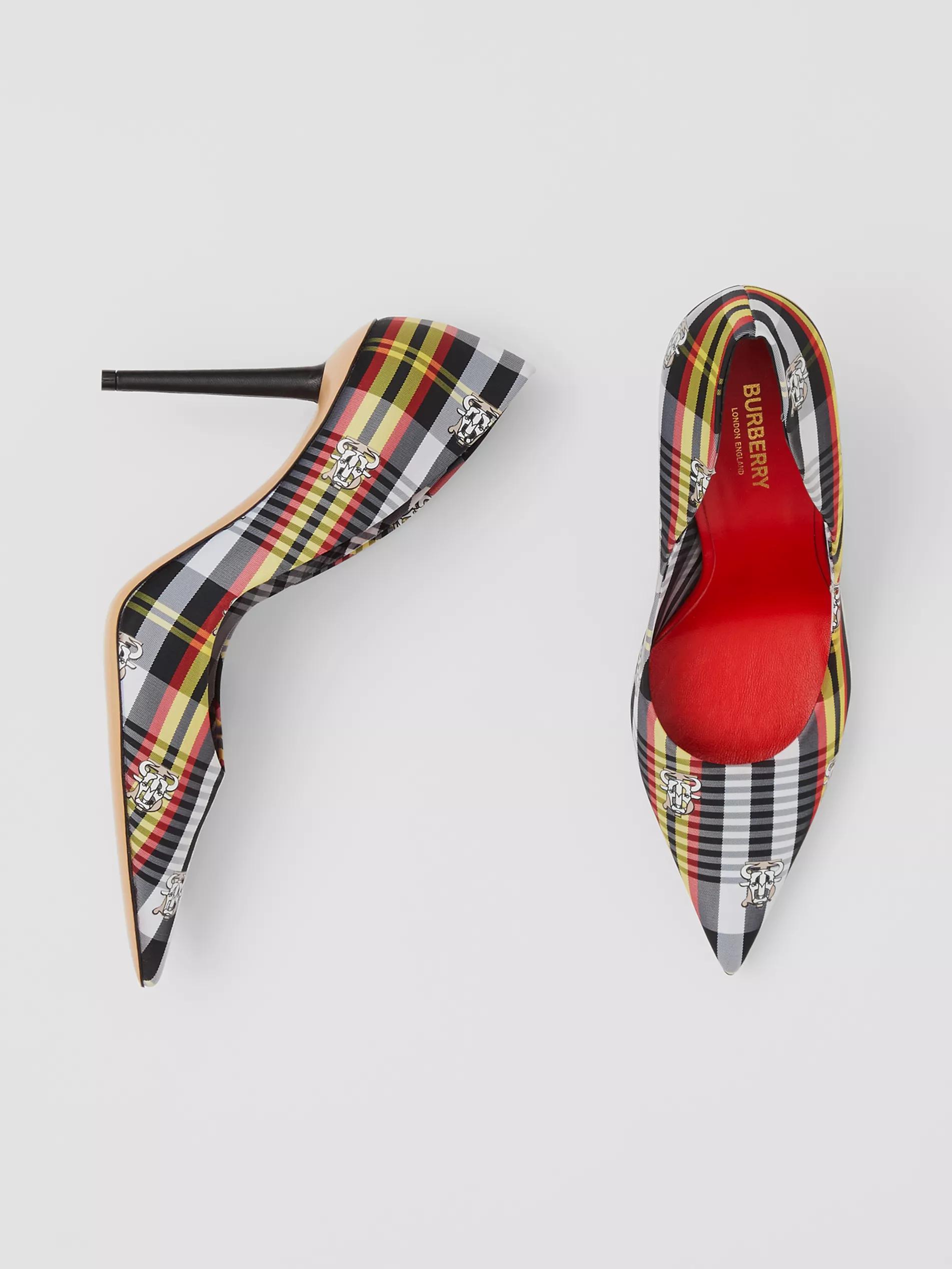 张钧甯姚晨的性感杀器Burberry高跟鞋,设计引领今冬潮流