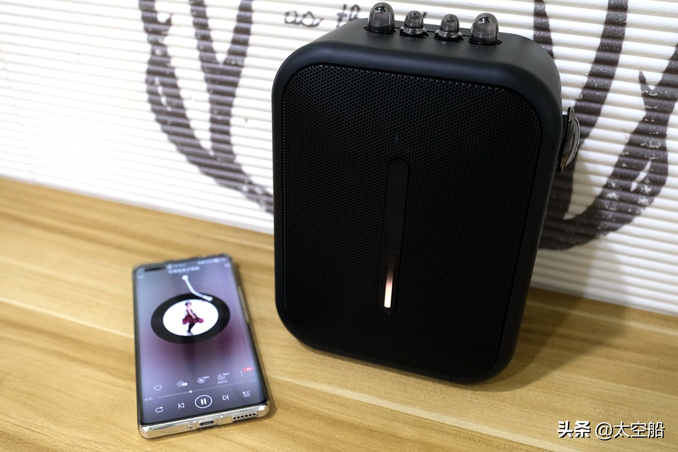 艾特铭客m18和a90哪个好,艾特铭客m18蓝牙k歌音响