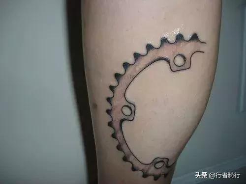 每次这么出去骑车，你不尴尬么！？