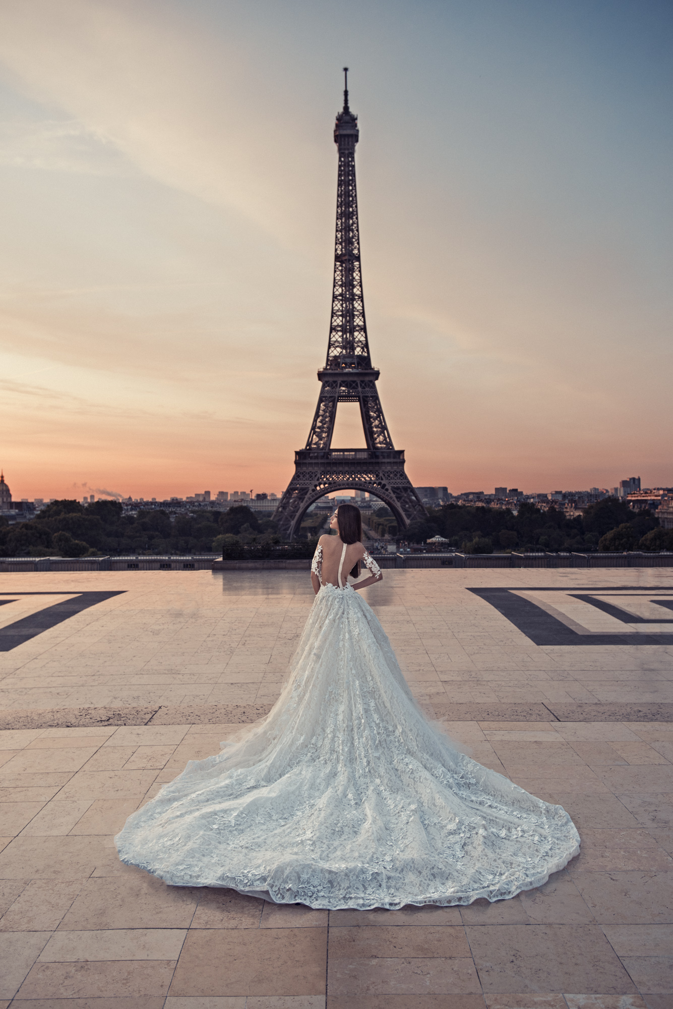 juliakontogr婚纱高定,身上有光眼里有星辰大海