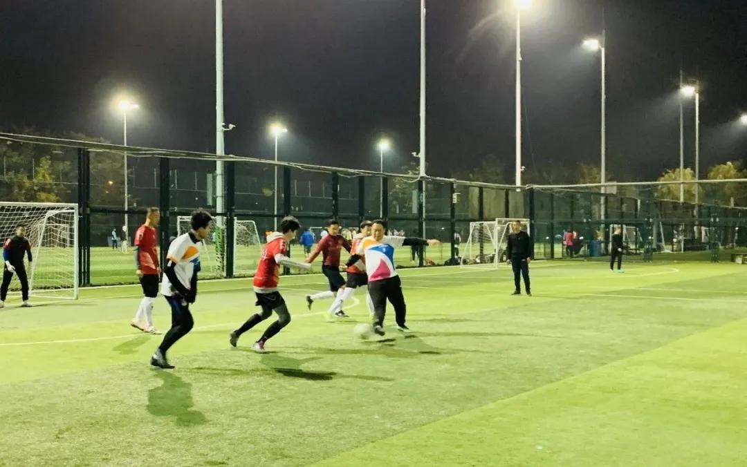 足球联赛熠熠的光,足球比赛秀脚感