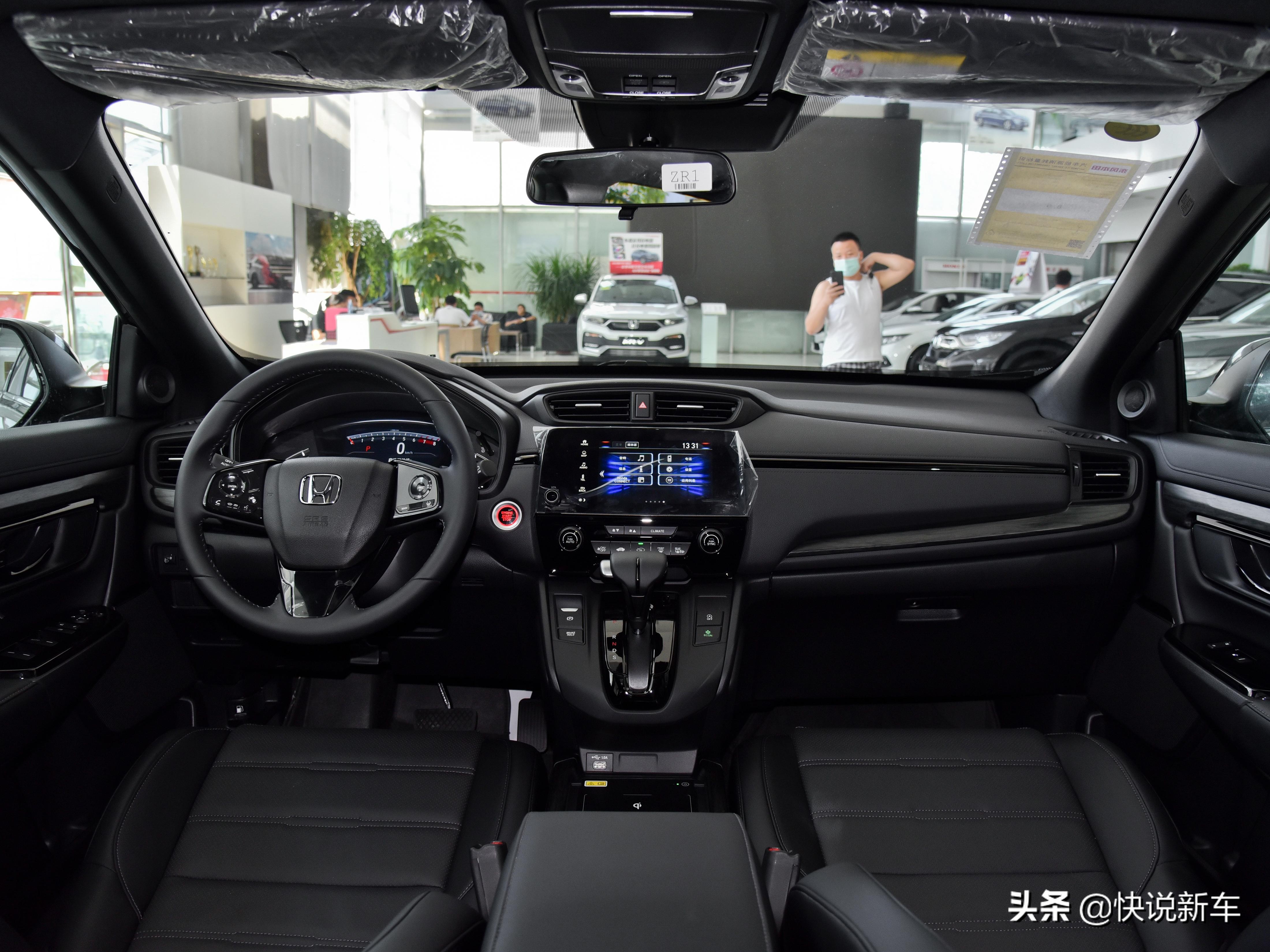 本田cr-v油耗一公里多少钱,四驱新款本田crv空间设计有所改善