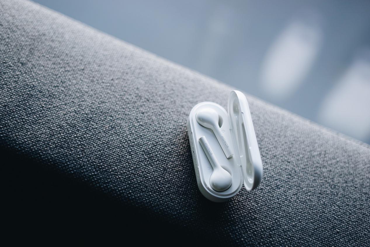 荣耀蓝牙耳机flypods3京东卖200多,荣耀耳机flypods青春版试用测评