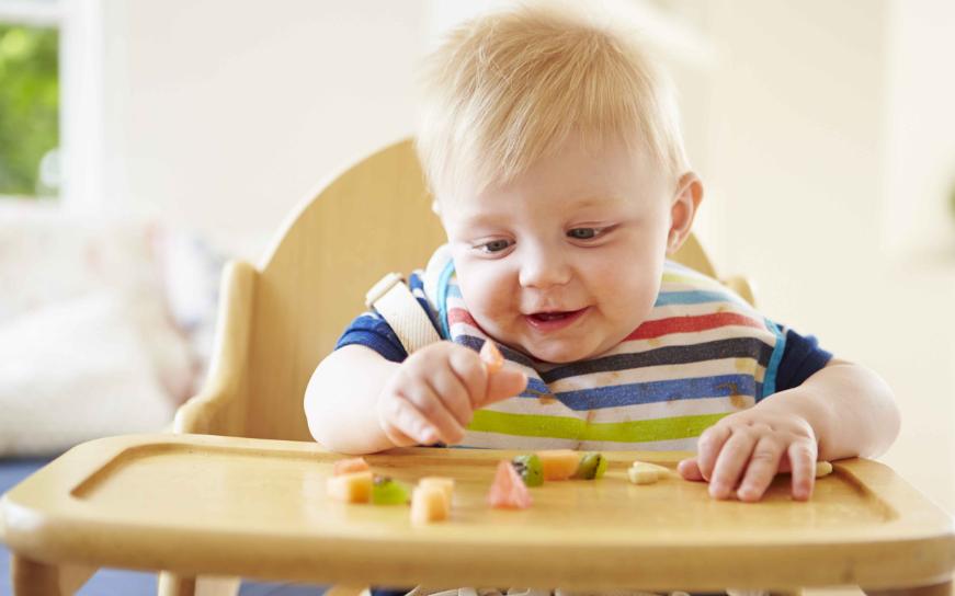 宝宝进入口欲期怎么办,正确引导宝宝口欲期