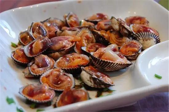 从白灼血蚶到赤贝刺身，是一种不期而遇的相逢