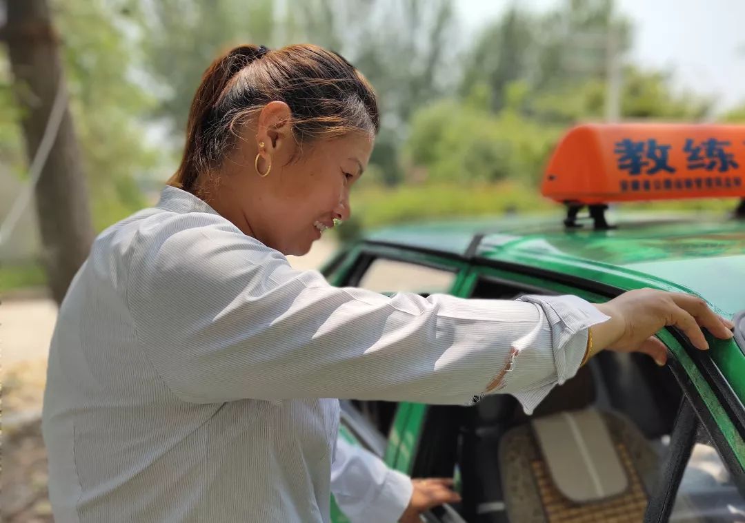 为什么驾校有女教练,驾校女教练为什么比较少