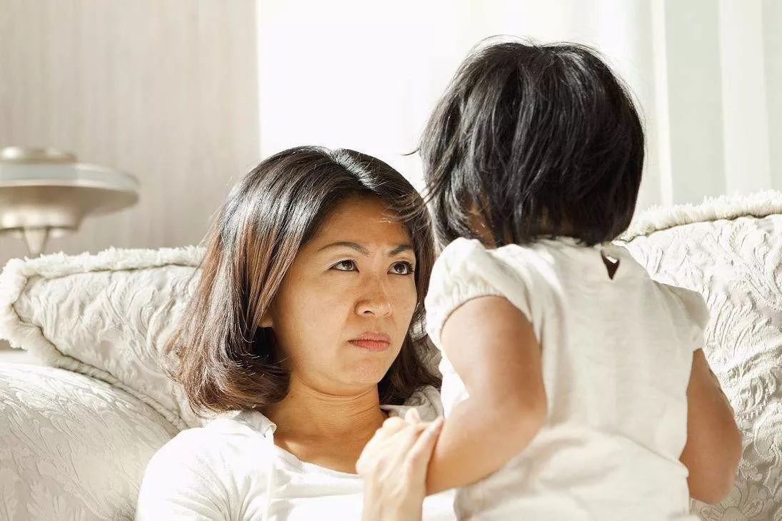 孩子逛商场不买就满地打滚怎么办,孩子在超市撒泼打滚