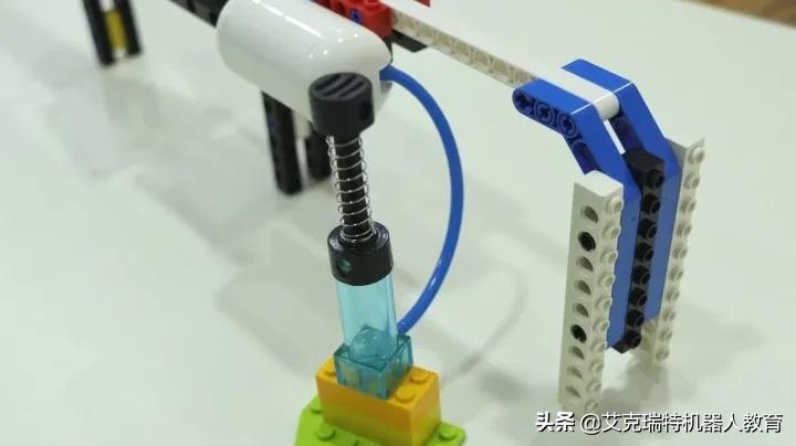 吃鸡机器人比赛,听说课robot