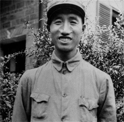 我军最年轻的军级干部，19岁跟*世友许**平级，20岁成为许的上司