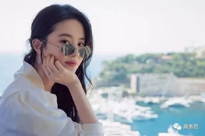 刘亦菲尚美头冠,刘亦菲黑色礼服戴皇冠迪奥