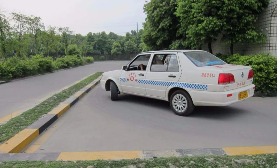 学车科目一100道题,学车科目一试题1000题