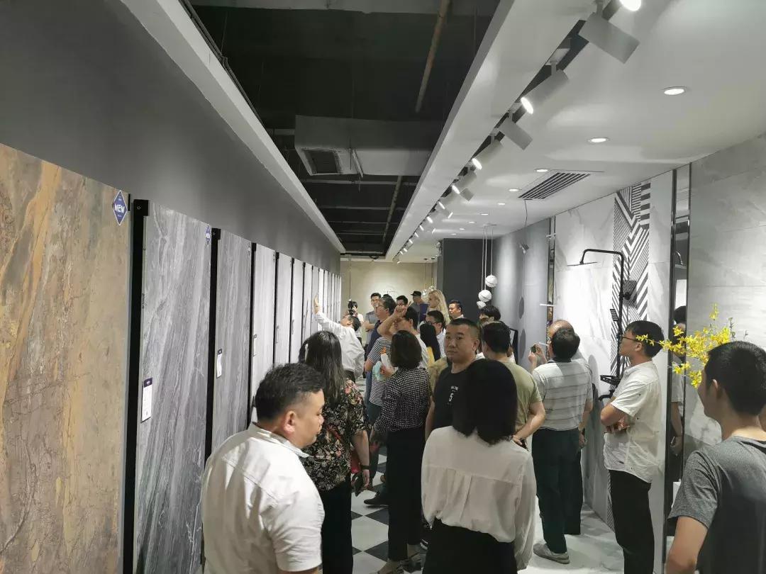 星光石瓷砖和釉面瓷砖哪个好,星光石瓷砖质量怎么样呀