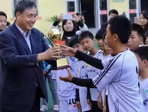 名嘴董路指出国足落后根源,国足又输了董路该怎么说