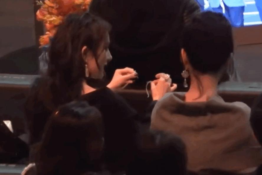 杨幂与杨紫的采访节目,微博之夜杨幂和杨紫在聊什么