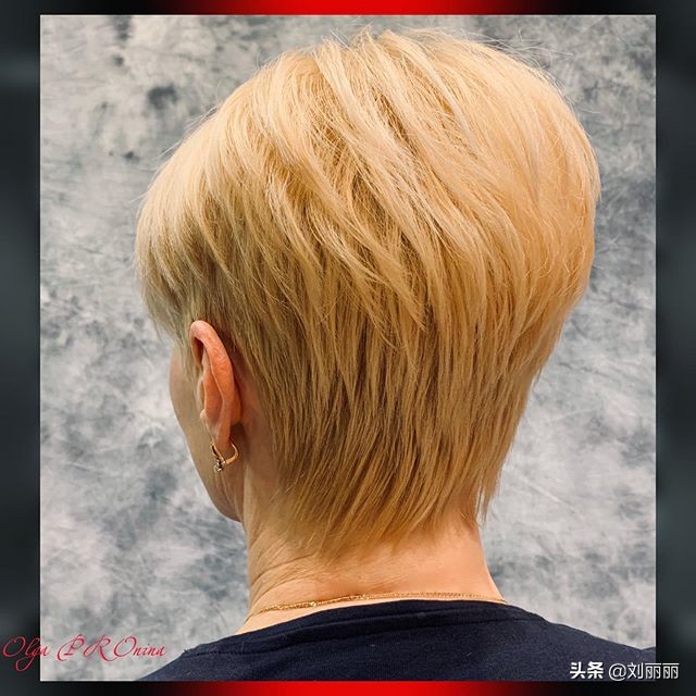 70岁白发阿姨换款发型堪比整容,70岁白发阿姨换款发型