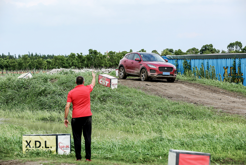 轻松驾驭征服全地形,无畏驰骋全地形