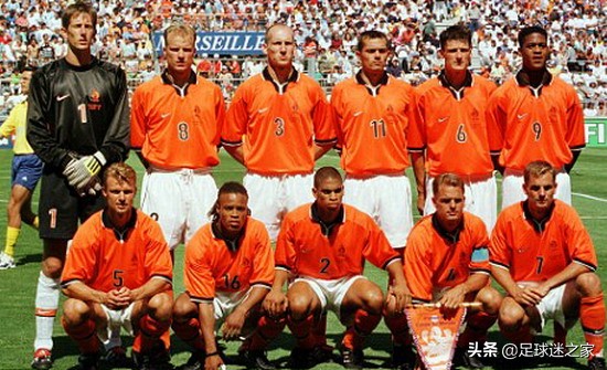 荷兰足球最出名的左右边后卫,世界足坛边锋排行