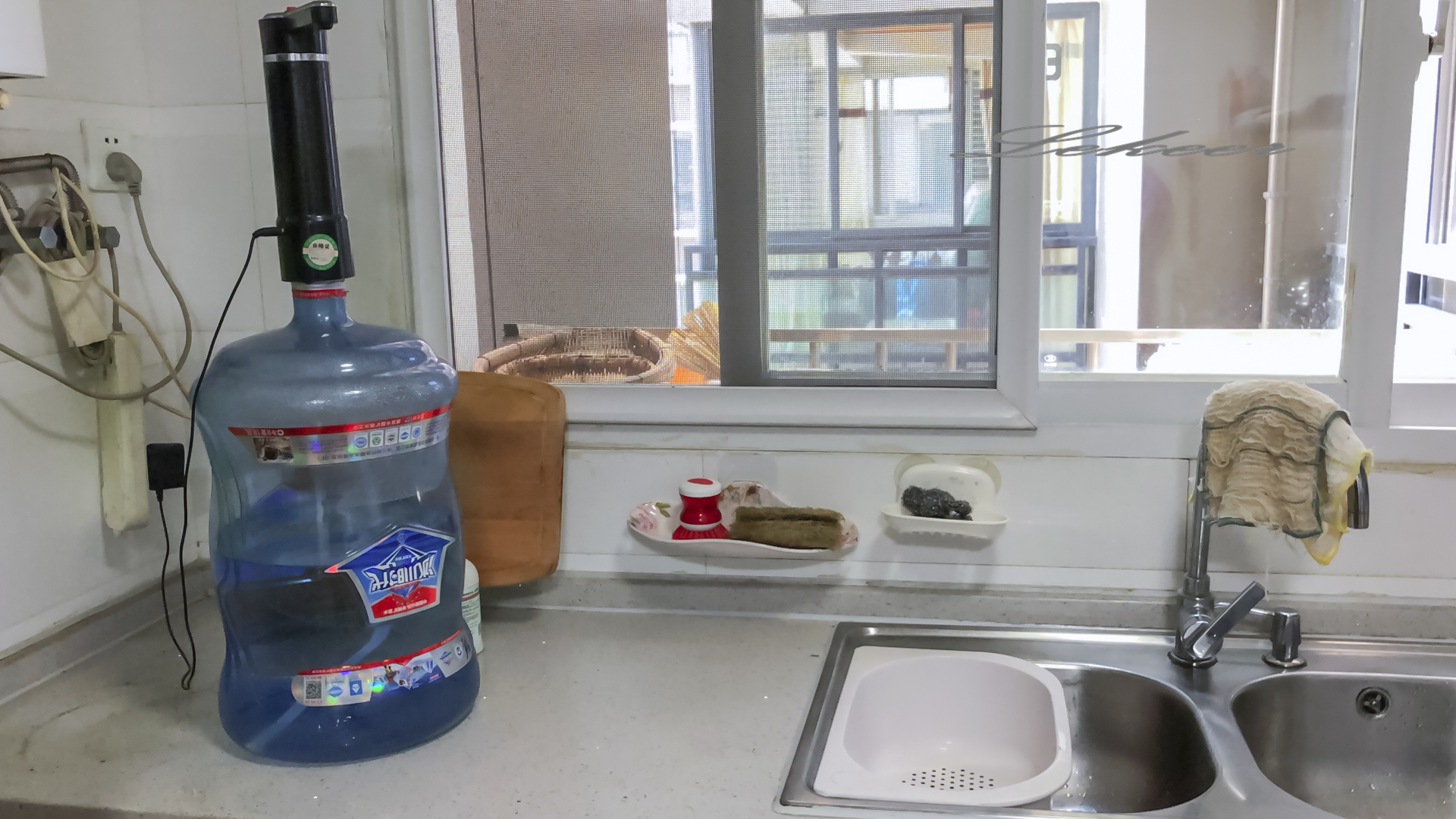 桶装水开封三天细菌比自来水高,桶装水没开封半年喝了会怎样