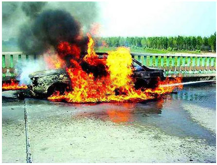 车底中间位置漏油,遇到车底漏油