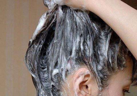 适合头发干枯毛糙分叉的洗发水,头发干枯开叉怎么保养视频