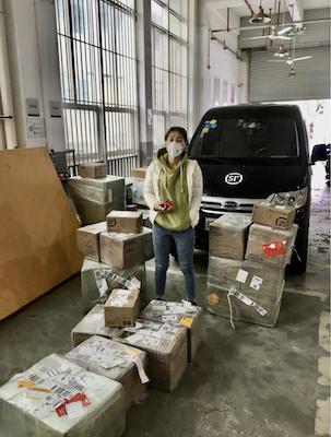 深晚报道|“最美代购”！深圳导游领队海外带回25万个口罩支援战“疫”