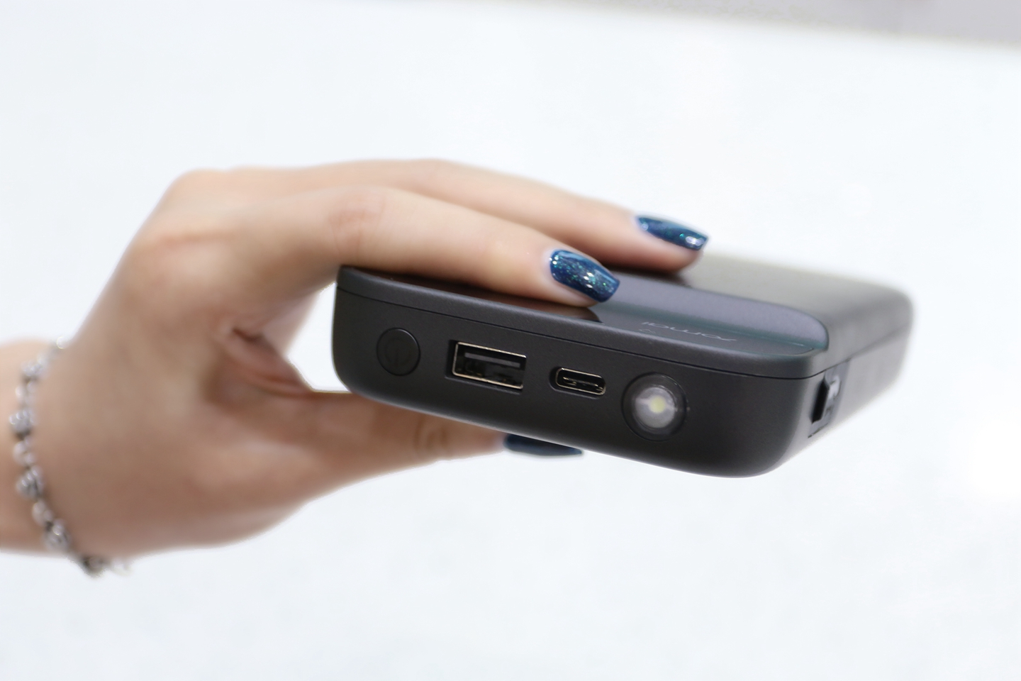 70迈汽车应急启动电源怎么使用,70迈汽车应急启动电源使用方法